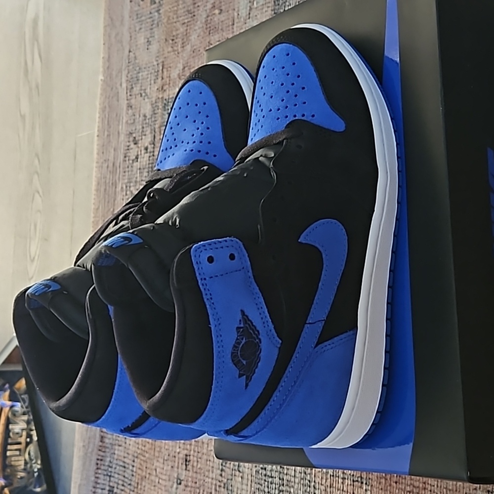 Dead Stock Air Jordan 1 Retro High OG  Royal Reimagined DZ5485 042 Size 8 - Picture 5 of 10